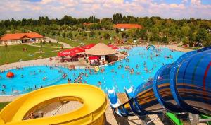 Bazén v ubytování Lipót-Haus nebo v jeho okolí + 15 fotografií