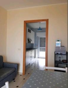 a living room with a couch and a kitchen at Appartamento con vista sul mare in Marina di Gioiosa Ionica