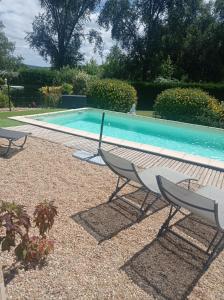 Kolam renang di atau dekat dengan Maison 3 étoiles avec piscine et jacuzzi extérieur près de Sarlat