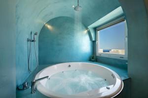 Koupelna v ubytování Alizea Villas & Suites