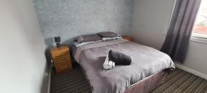 Beautiful 2-Bed Apartment in Campbeltown 객실 침대