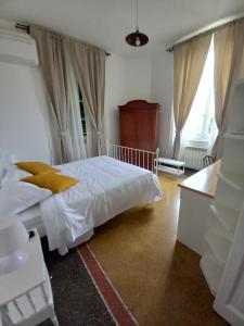 A bed or beds in a room at La Locanda di San Biagio