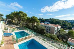 Bazén v ubytování Casa Lluís by Sonne Villas nebo v jeho okolí