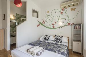 Un pat sau paturi într-o cameră la Apartments Keko