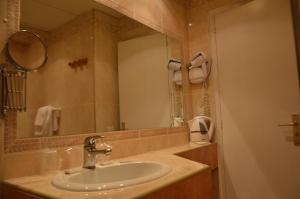 a bathroom with a sink and a mirror at Hotel Panda in Pas de la Casa