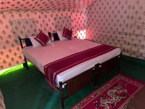 Postel nebo postele na pokoji v ubytování Hotel Nubra Delight and Camps