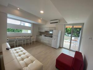 Kuchyň nebo kuchyňský kout v ubytování Playa Azul Suites