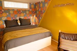 a bedroom with a bed and a yellow wall at Houseboat studio with canalview and free bikes in Amsterdam