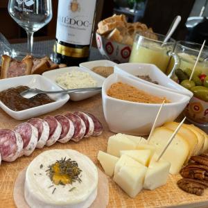 Jedlo v ubytovaní bed & breakfast alebo blízkom okolí