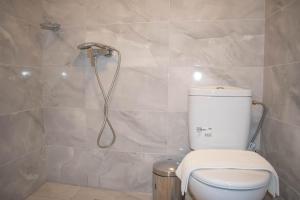 Ванная комната в Marea Apartments