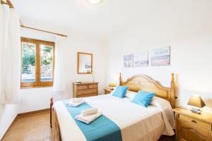 A bed or beds in a room at Miramar I by Sonne Villas