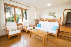 A seating area at Miramar I by Sonne Villas