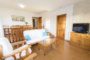 A television and/or entertainment centre at Miramar I by Sonne Villas