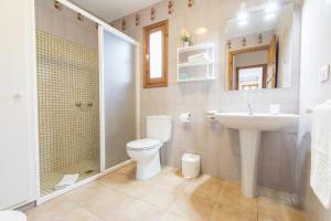 A bathroom at Miramar I by Sonne Villas