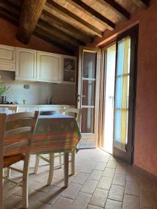 Kuchyňa alebo kuchynka v ubytovaní Agriturismo Monte Gusciani