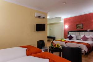 Een bed of bedden in een kamer bij Hotel Meriem Marrakech