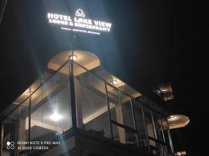 Chứng chỉ, giải thưởng, bảng hiệu hoặc các tài liệu khác trưng bày tại Lake View Lodge Sarangkot