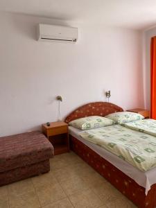 Postel nebo postele na pokoji v ubytování Abigél Apartmanház