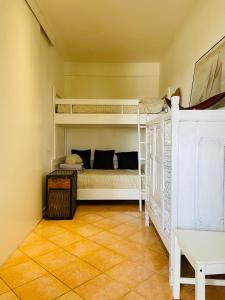 เตียงสองชั้นในห้องที่ Villa Claudia a 400m dal mare