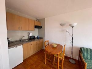 A kitchen or kitchenette at Apartamentos Los Tarajales