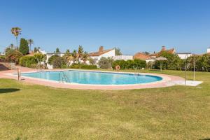 Bazén v ubytovaní Holiday villa for rent in Estepona alebo v jeho blízkosti