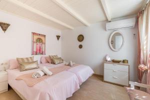 Posteľ alebo postele v izbe v ubytovaní Holiday villa for rent in Estepona