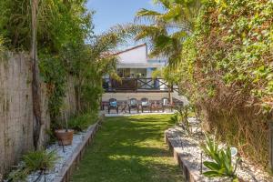 Vonkajšia záhrada v ubytovaní Holiday villa for rent in Estepona