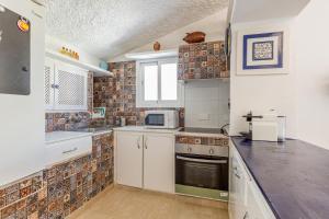 Kuchyňa alebo kuchynka v ubytovaní Holiday villa for rent in Estepona