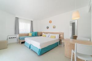 Säng eller sängar i ett rum på Apartamentos Ferrer Lime Tamarindos