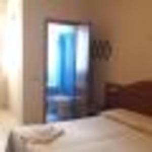 a room with a bed with a window and a door at Appartamento Monolocale Moneglia 34 in Moneglia