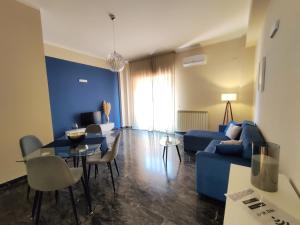 Prostor za sedenje u objektu Elpida Apartment Reggio Calabria