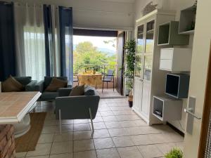 a living room with a couch and a tv at Maison Calanque de la Cron in Cavalaire-sur-Mer