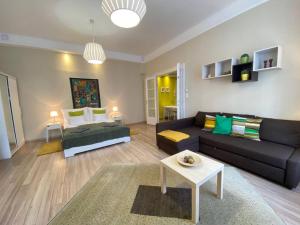 Posedenie v ubytovaní ORANGEHOMES One Bedroom Comfy Apartment