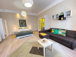 Posedenie v ubytovaní ORANGEHOMES One Bedroom Comfy Apartment