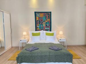 Posteľ alebo postele v izbe v ubytovaní ORANGEHOMES One Bedroom Comfy Apartment
