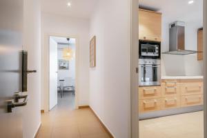 Kuchyň nebo kuchyňský kout v ubytování Inside Barcelona Apartments Salva + 37 fotografií