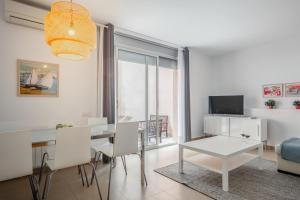 a living room with a table and a dining room at Inside Barcelona Apartments Salva in Barcelona