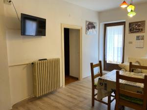 Μια τηλεόραση ή/και κέντρο ψυχαγωγίας στο Trilocale 020 Pinzolo