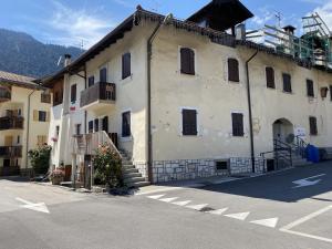 Afbeelding uit fotogalerij van Trilocale 020 Pinzolo in Pinzolo