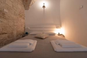 Ένα ή περισσότερα κρεβάτια σε δωμάτιο στο Il Saraceno Apartment