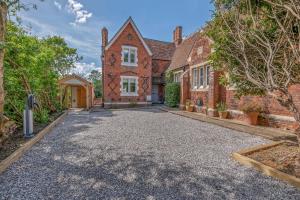 Gallery image of 'The School House' - Luxury Home with Large Garden in Long Melford
