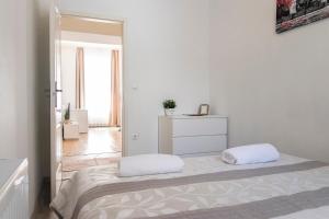 Posteľ alebo postele v izbe v ubytovaní Real Apartments Révay