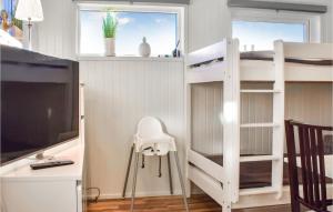 Cuisine ou kitchenette dans l'établissement Stunning Apartment In Sölvesborg