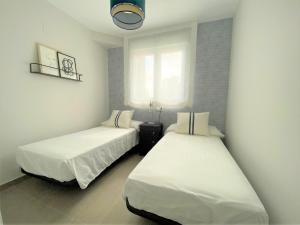 Łóżko lub łóżka w pokoju w obiekcie Infinium II - Exclusivo en Calpe - Uno por planta.