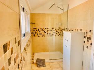 A bathroom at PARQUE SANTIAGO, PLAYA DE LAS AMERICAS