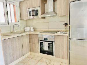 A kitchen or kitchenette at PARQUE SANTIAGO, PLAYA DE LAS AMERICAS
