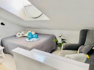 A bed or beds in a room at PARQUE SANTIAGO, PLAYA DE LAS AMERICAS