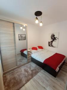 Een bed of bedden in een kamer bij MK Apartament II