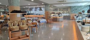 Reštaurácia alebo iné gastronomické zariadenie v ubytovaní Hotel Neptuno by ON Hotels Group