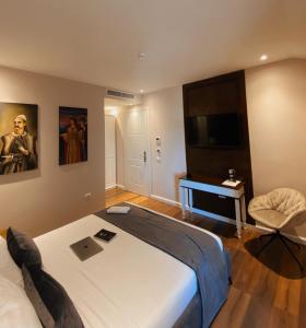 Postel nebo postele na pokoji v ubytování Arberia Palace Hotel